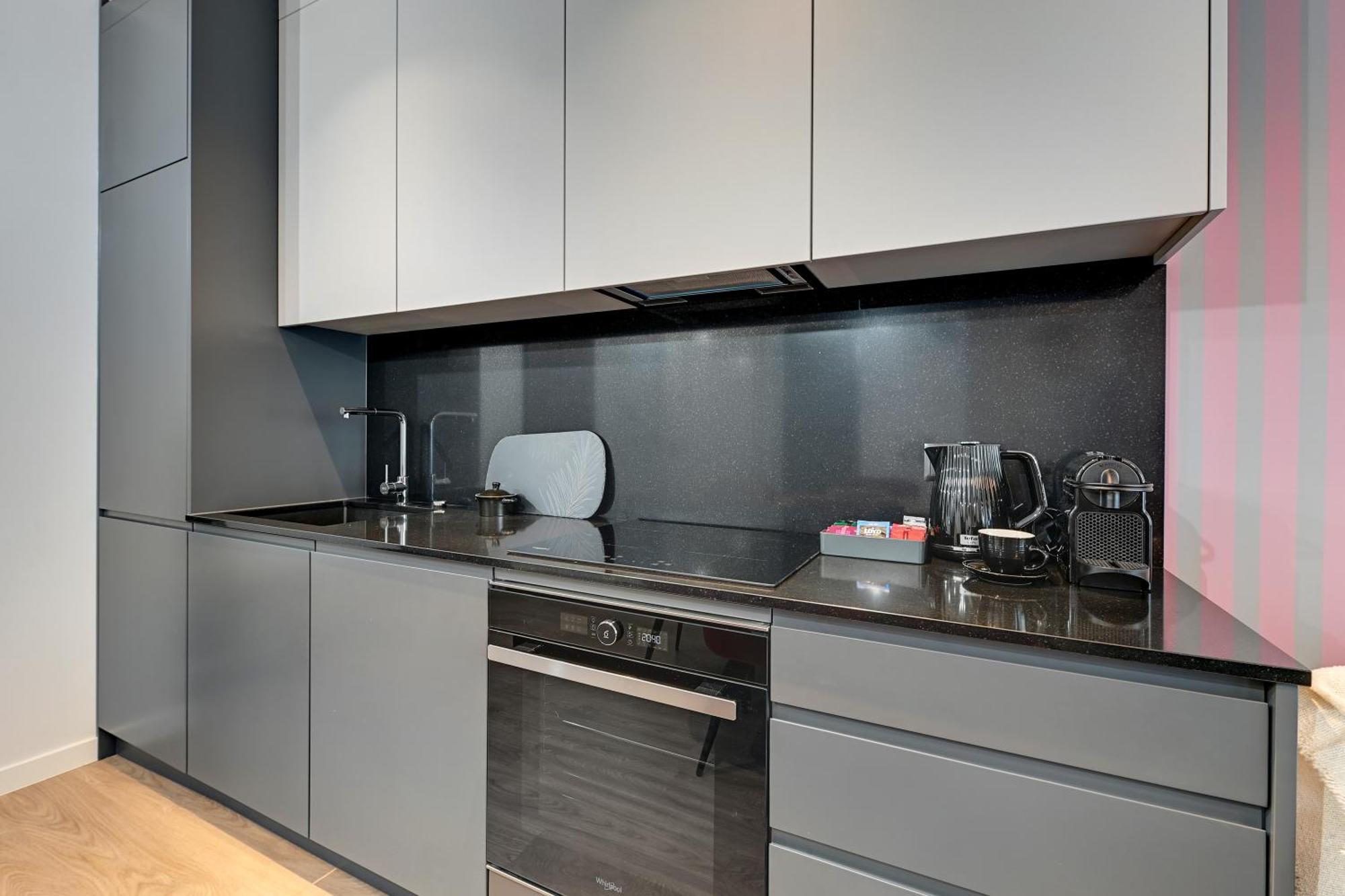 Scala City Center By Downtown Apartments Гданск Стая снимка