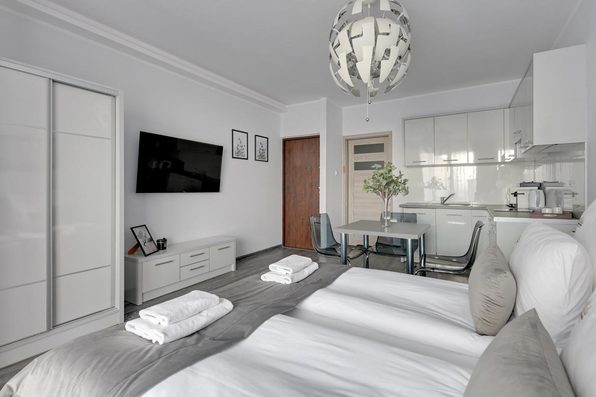 Scala City Center By Downtown Apartments Гданск Стая снимка