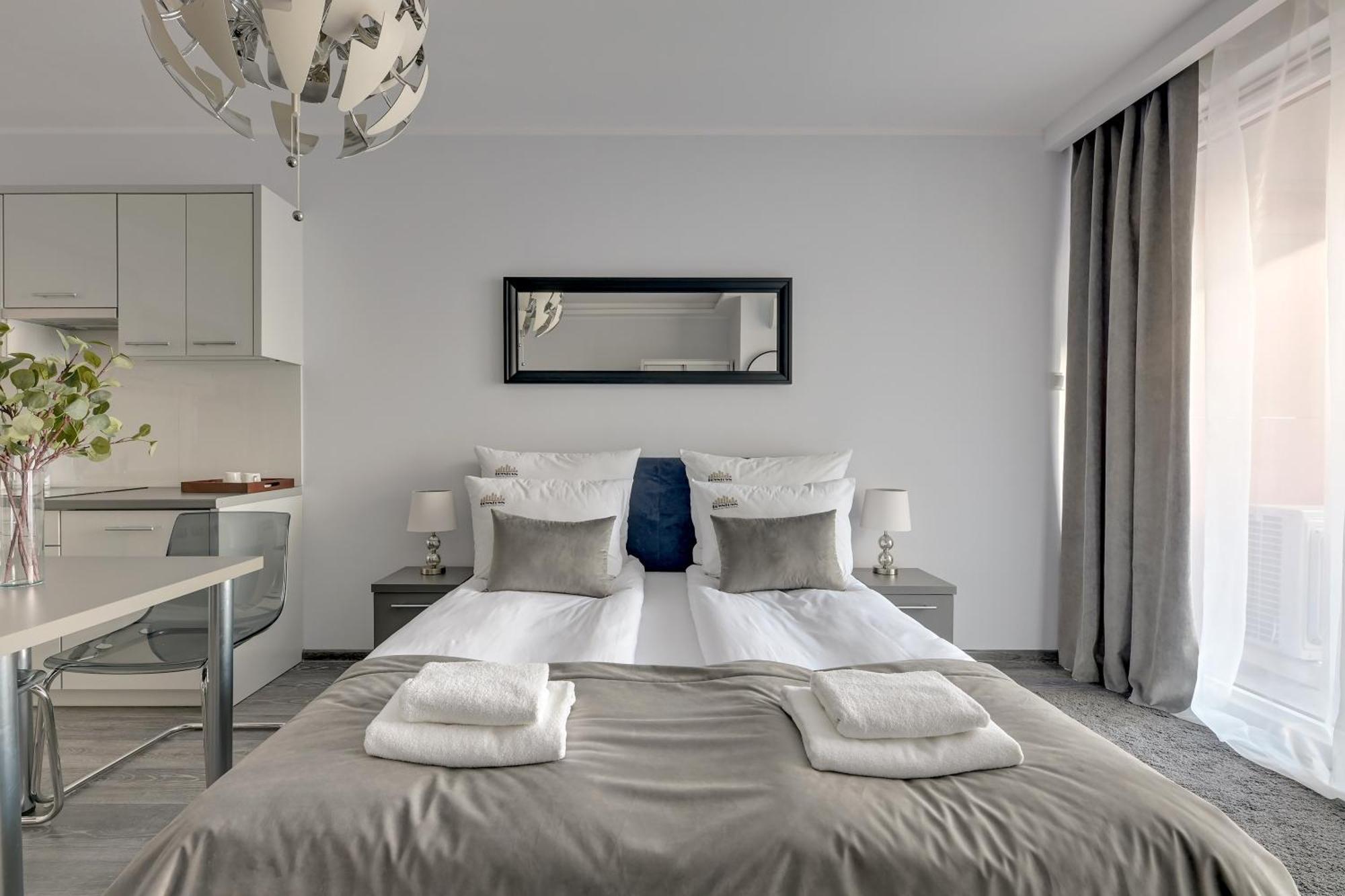 Scala City Center By Downtown Apartments Гданск Стая снимка